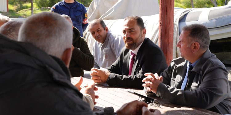 Bakan Çavuş, Yedidalga ve Yeşilırmak balıkçı barınaklarını ziyaret etti