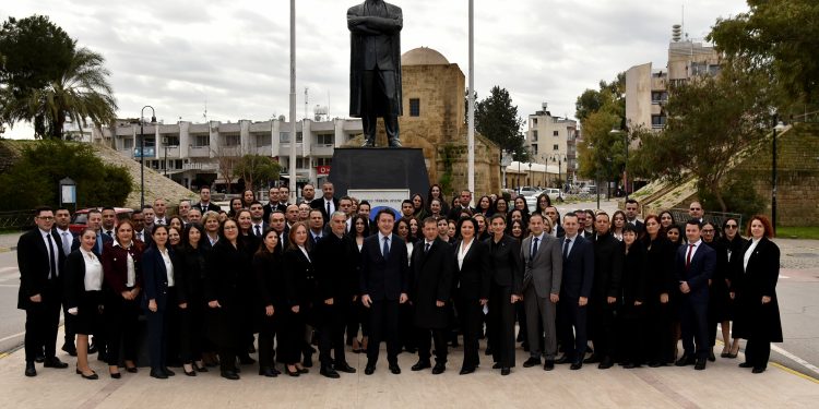 Türkiye İş Bankası KKTC’deki 70. yılını kutluyor… Banka yöneticileri Atatürk Anıtı’na çelenk koydu