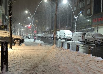 İstanbul’da kar yağışı aralıklarla sürüyor