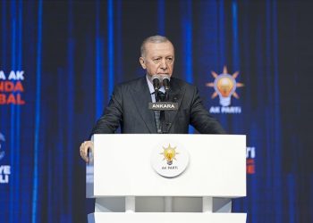 Cumhurbaşkanı Erdoğan, yeniden AK Parti Genel Başkanı seçildi