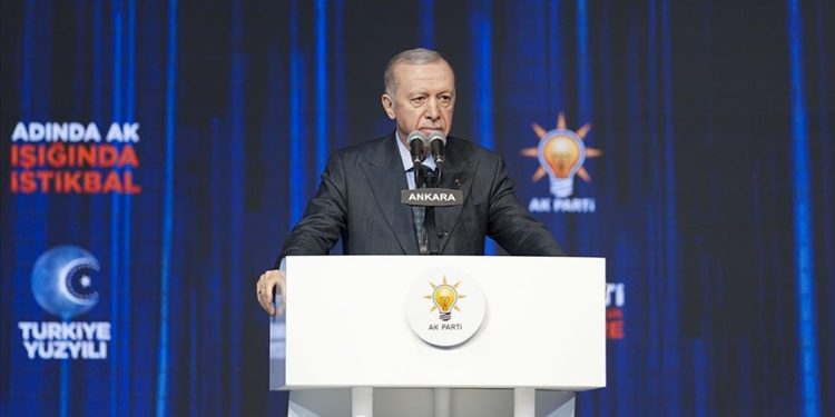 Cumhurbaşkanı Erdoğan, yeniden AK Parti Genel Başkanı seçildi