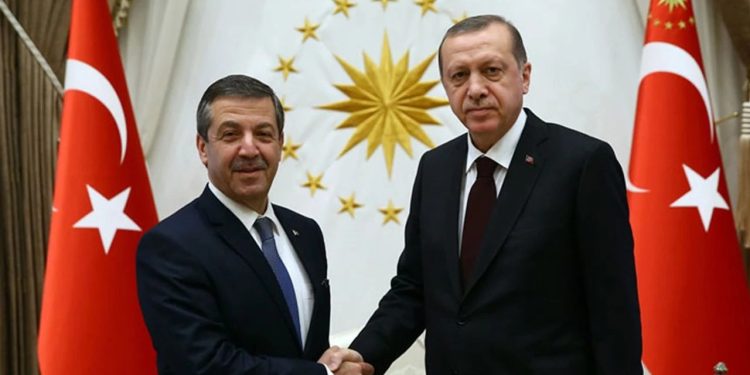 Dışişleri Bakanı Ertuğruloğlu, yeniden AK Parti Genel Başkanı seçilen Türkiye Cumhurbaşkanı Erdoğan’ı kutladı