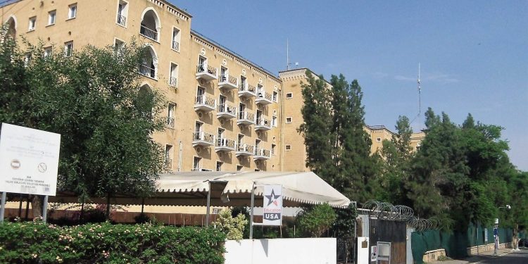Kıbrıslı Türk ve Rum siyasi partiler Ledra Palace’ta buluştu