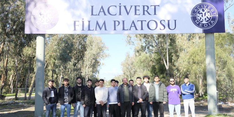 Kıbrıs Türk halkının özgürlüğe giden mücadelesinin anlatılacağı “Ayşe Tatile Çıktı” isimli sinema filminin hazırlıkları sürüyor