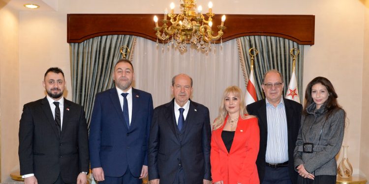 Cumhurbaşkanı Tatar, İngiltere Kıbrıs Türk Dernekleri Konseyi ile görüştü