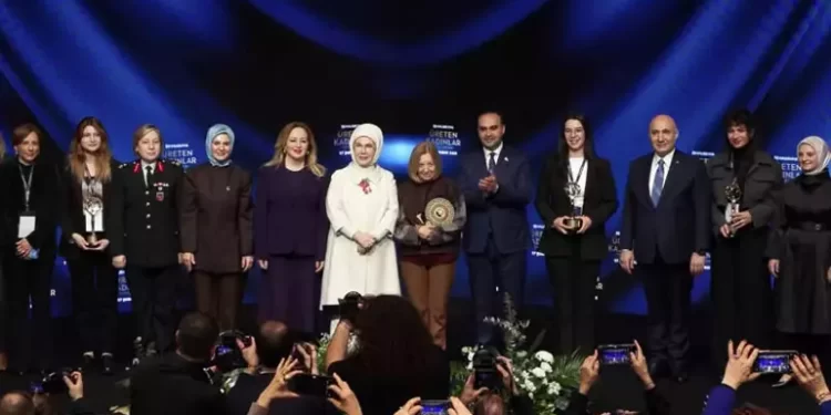 “Halkbank Üreten Kadınlar Yarışması Ödül Töreni” İstanbul’da yapıldı…Sibel Tatar:Kadının mücadele edeceği daha çok nokta var, mücadelemiz sürecek