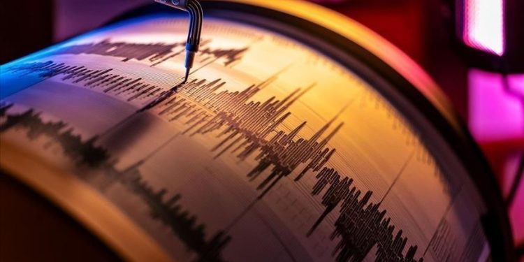 Ege Denizi’nde 4,8 ve 4,7 büyüklüğünde deprem