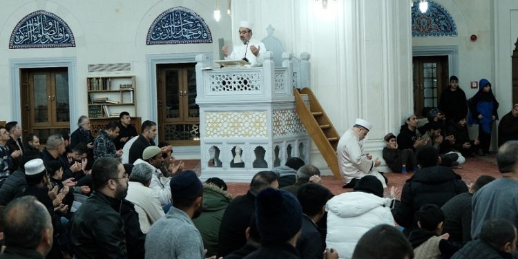 Berat Kandili, ada genelinde birçok camide düzenlenen programlarla idrak edildi