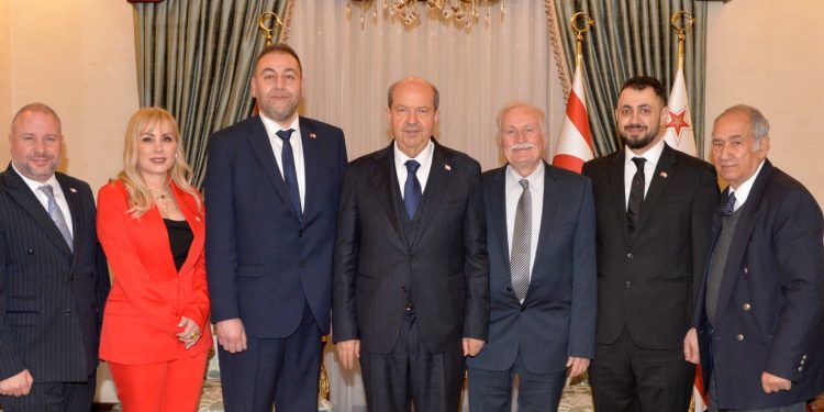 Cumhurbaşkanı Tatar, İngiltere Kıbrıs Türk Dernekleri Konseyi Başkanı Kenan Nafi ve Avustralya Kıbrıs Türk Kültür Derneği Başkanı Hakkı Süleyman’ı kabul etti
