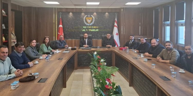 Tarım ve Doğal Kaynaklar Bakanı Çavuş, Fransa’daki Hayvancılık Fuarında KKTC’yi temsil eden üreticileri kabul etti