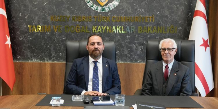 Bakan Çavuş, Kıbrıs TMT Mücahitler Derneği heyetini kabul etti