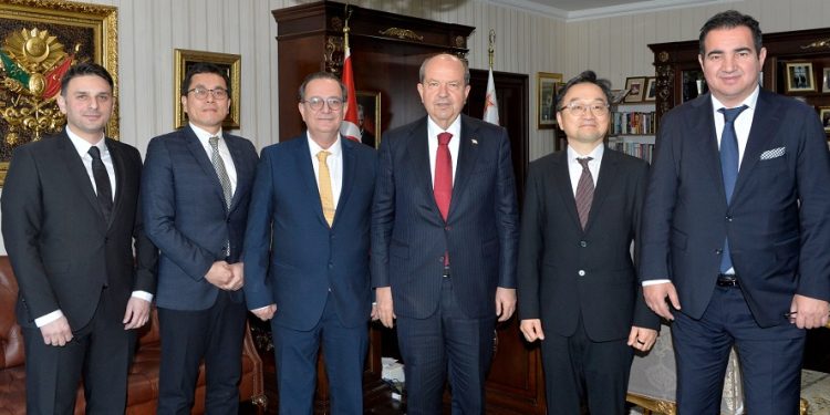 Cumhurbaşkanı Tatar, Samsung Electronics Türkiye Başkanı ve beraberindeki heyeti kabul etti