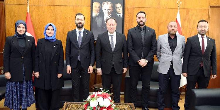 Meclis Başkanı Öztürkler UID heyetini kabul etti:’ Öğrencilerin KKTC’ye gezi amaçlı bile gelmesine izin vermeyen bir zihniyet ile karşı karşıyayız’