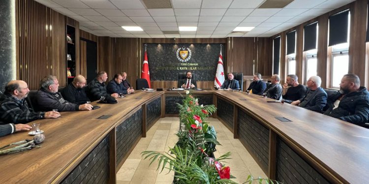 Tarım ve Doğal Kaynaklar Bakanı Çavuş, enginar üreticileriyle bir araya geldi