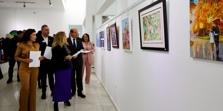 ‘Kadın Dünyasında Renkler Sergisi’ açıldı..Serginin geliri Çocuk Onkolojisi’ne bağışlanacak