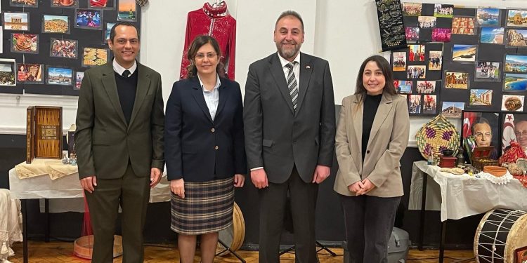 Londra Dr Fazıl Küçük Türk Okulu kültür gecesi düzenledi