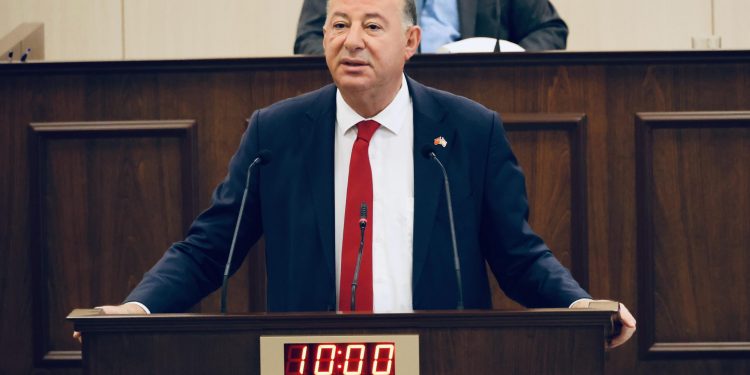 Mecliste sağlık konuşuldu… Dinçyürek: “Aktif çalışan hemşire sayısında dipteyiz. 100’lerce hemşireye ihtiyaç var