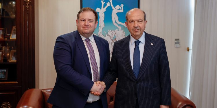 Cumhurbaşkanı Tatar İngiltere’nin Avrupa ve Kuzey Amerika’dan Sorumlu Bakanı Doughty’i kabul etti