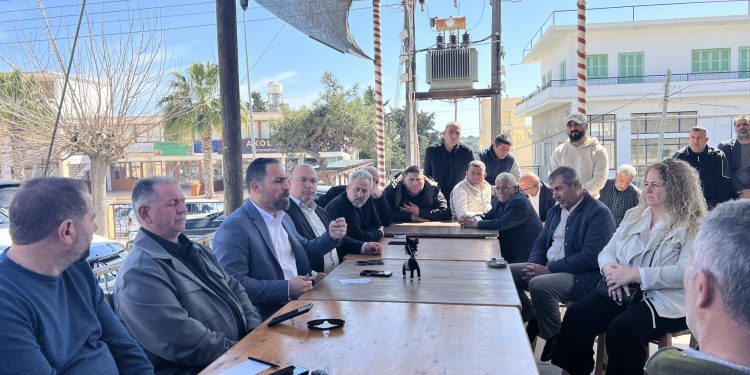 Bakan Çavuş, Dipkarpaz’daki üreticilerle bir araya geldi