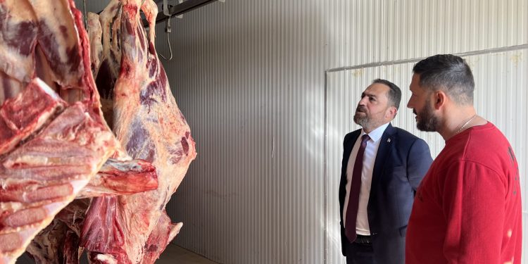 Bakan Çavuş, Etaş Et İşleme Tesisini ziyaret etti