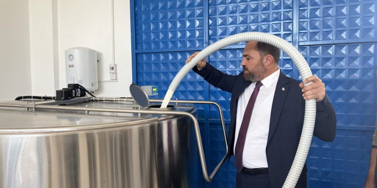 Tarım ve Doğal Kaynaklar Bakanı Çavuş Vadili Süt Toplama Merkezi’ni ziyaret etti