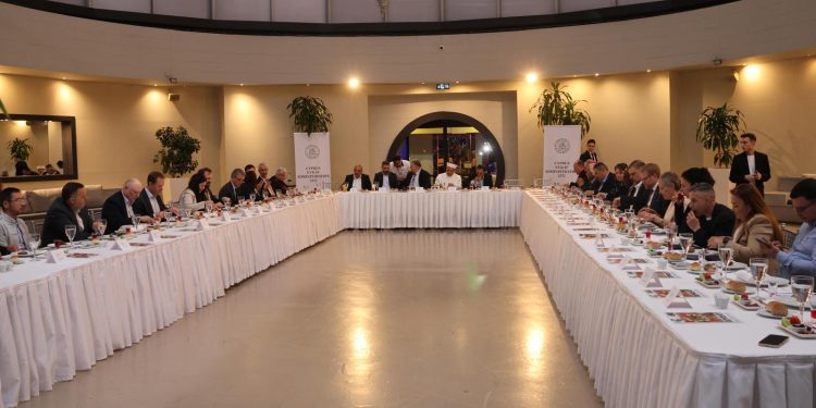 Güney Kıbrıs’ta görev yapan büyükelçiler Vakıflar İdaresi’nin iftar yemeğinde ağırlandı