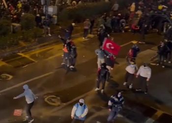 Saraçhane’de izinsiz gösteri yaparak polise saldıran gruba müdahale edildi