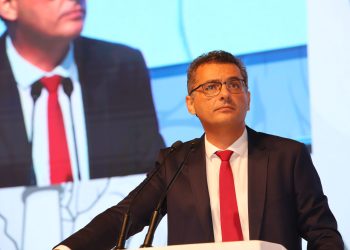Erhürman: “Siyaset sorun değil çözüm üretme sanatıdır”