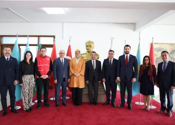 Dışişleri Bakanı Ertuğruloğlu, Türk Kızılay heyetini kabul etti