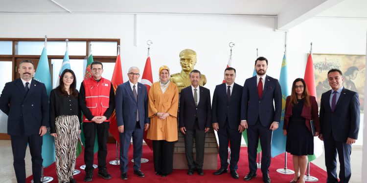 Dışişleri Bakanı Ertuğruloğlu, Türk Kızılay heyetini kabul etti
