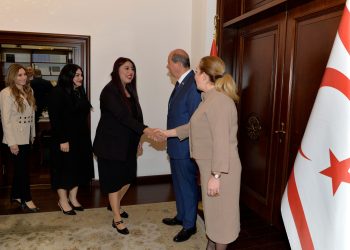 Cumhurbaşkanlığı’nda bayramlaşma… Tatar ve eşi Sibel Tatar, personelle bayramlaştı