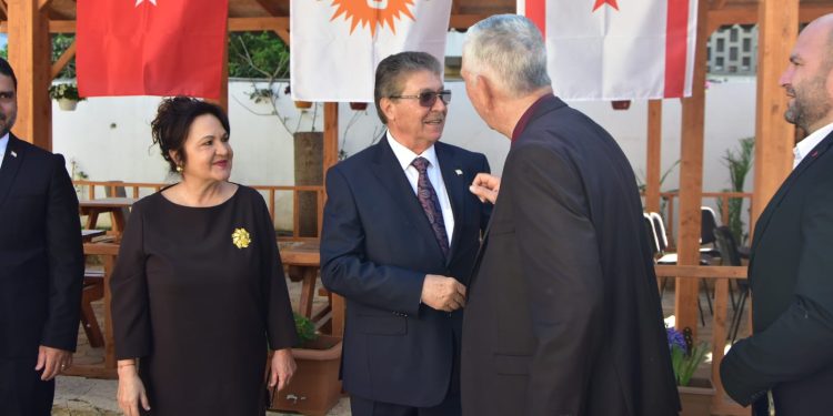 Başbakan Üstel, UBP’nin Köşklüçiftlik’teki Genel Merkezi’nde partililerle bayramlaştı  Lefkoşa