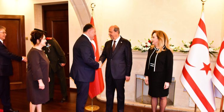 Cumhurbaşkanı Ersin Tatar ve eşi Sibel Tatar, halkla bayramlaştı