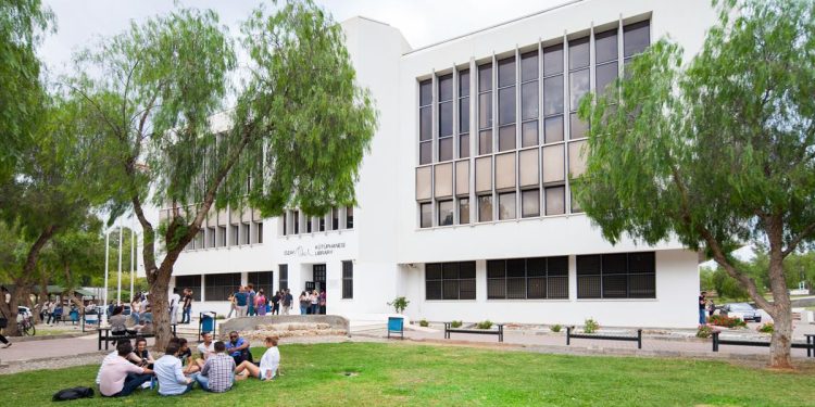 DAÜ Özay Oral Kütüphanesi Müdürü Soykan: “Kütüphanenin yeni görevi, araştırmacıların her türlü bilgiye erişmesine yol gösterme aracı olmaktır”