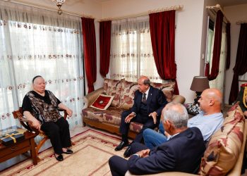 Cumhurbaşkanı Tatar, gazi ve şehit ailesini ziyaret etti
