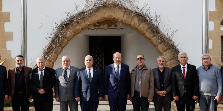 Cumhurbaşkanı Ersin Tatar Çukurovalılar Derneği Başkanı ve Yönetim Kurulunu kabul etti