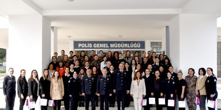 Polis Genel Müdürü Kuni, PGM-Bölüm Müdürlükleri’nde çalışan kadın polis mensupları ile bir araya geldi