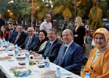 Cumhurbaşkanı Tatar ve Başbakan Üstel iftarlarını Kızılay sofrasında yaptı