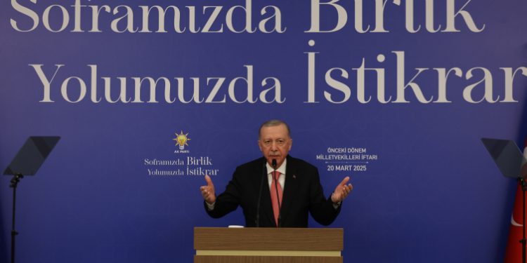 Erdoğan: Bizim muhalefetin müsamerelerine ayıracak vaktimiz yok