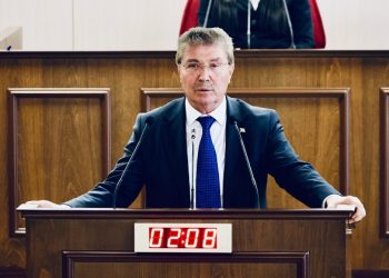 Başbakan Üstel, disiplin tüzüğü değişikliğinin geri alındığını açıkladı