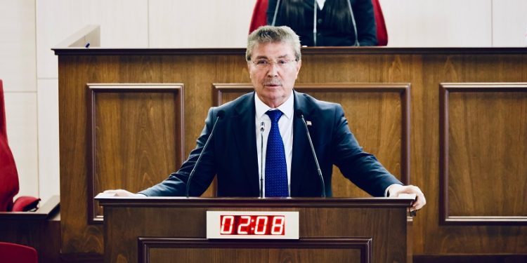 Başbakan Üstel, disiplin tüzüğü değişikliğinin geri alındığını açıkladı