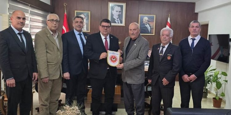 Maliye Bakanı Berova Mücahit Komutanları Derneği heyetini kabul etti