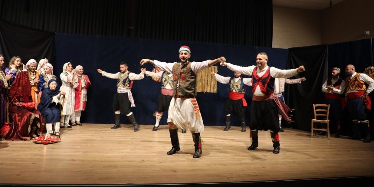 “Bizim Oğlan ve Komşunun Kızı” oyunu turnesini tamamladı