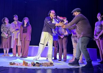 “Bina” oyununun ilk gösterimi yapıldı… İkinci gösterim yarın akşam Girne Belediyesi Oda Tiyatrosu’nda