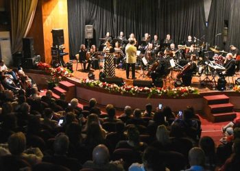 İpek Amber ve Lefkoşa Belediye Orkestrası’ndan “Gül Kokulu Şarkılar” konseri