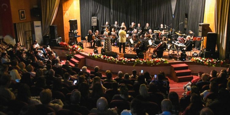 İpek Amber ve Lefkoşa Belediye Orkestrası’ndan “Gül Kokulu Şarkılar” konseri