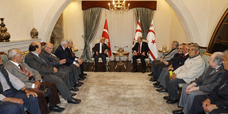 Cumhurbaşkanı  Tatar, TMT Mücahitler Derneği heyetini kabul etti