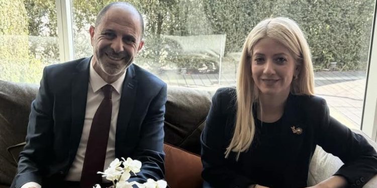 Özersay, Cenevre’de DİSİ Başkanı Demetriou ile görüştü