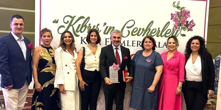 Tüz: Kadına olan desteğimizi sadece 8 Mart’ta değil, her gün göstermeliyiz