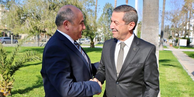 Dışişleri Bakanı Ertuğruloğlu TC Lefkoşa Büyükelçisi Başçeri ile görüştü